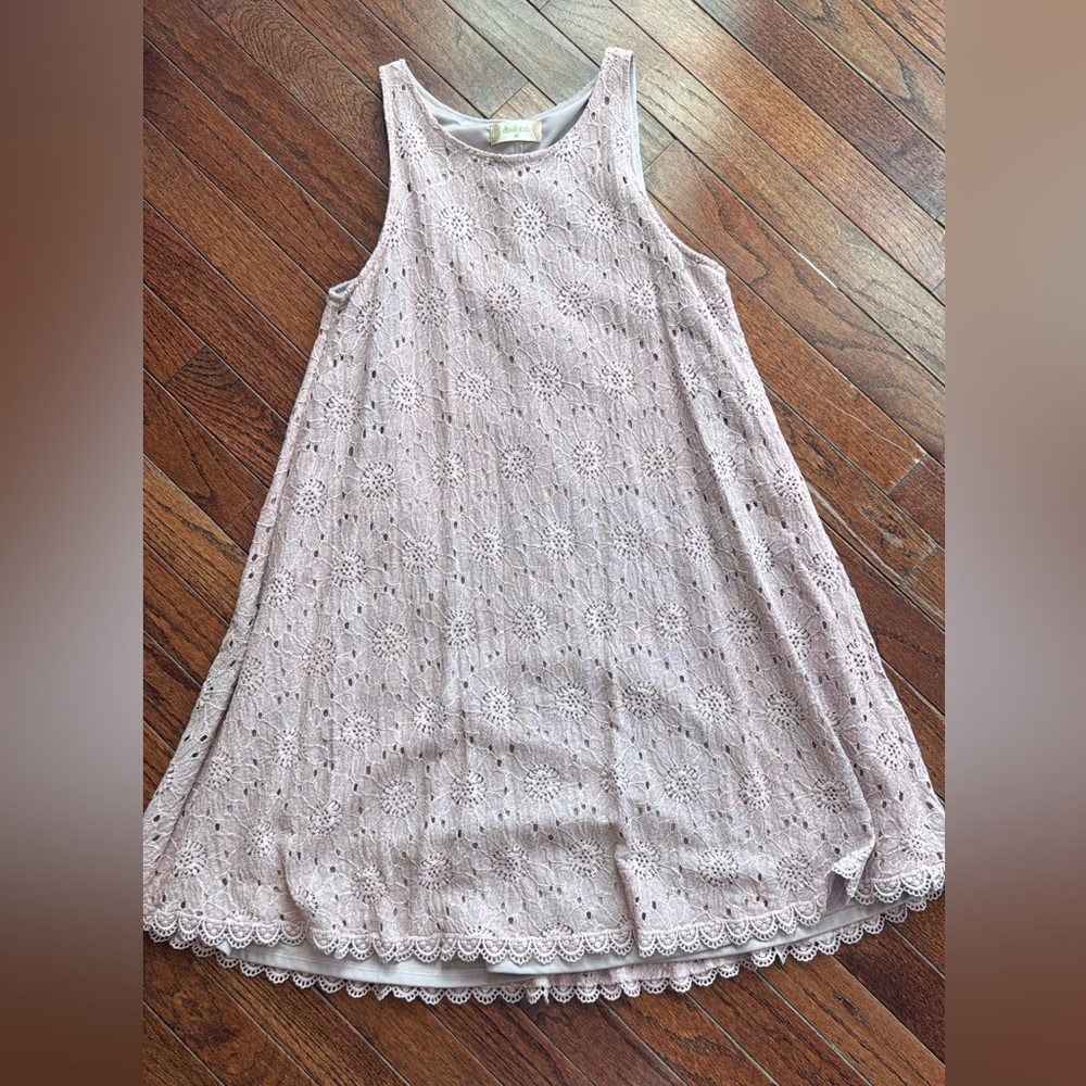 Elegant Sleeveless Lace Dress in Lavender